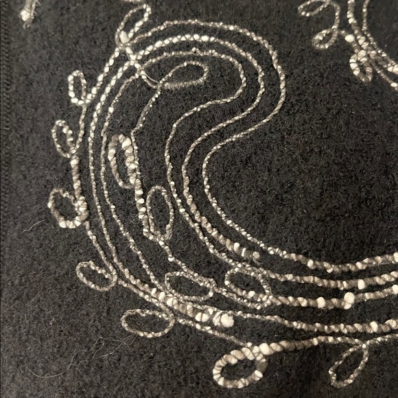 Jones New York Collection/Black Merino Wool Cape Style Sweater/Embroidery Front - Picture 5 of 8